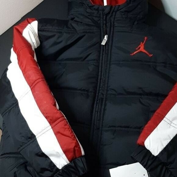 NWT BOYS GIRLS UNISEX SIZE 4-5 JORDAN JUMPMAN PUFF PUFFER JACKET COAT